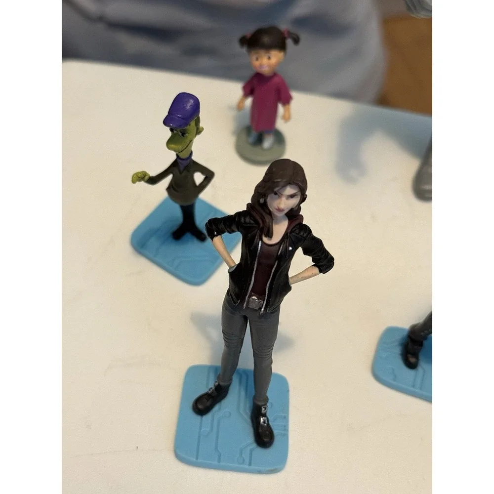 DISNEY FIGURES LOT OF 7 CAKE‎ TOPPERS